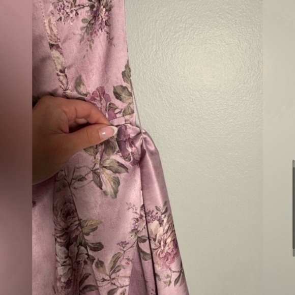 V. Chapman Cecilia Gown in Lilac Tapestry Rose/Size 2/XSMALL - Picture 8 of 12